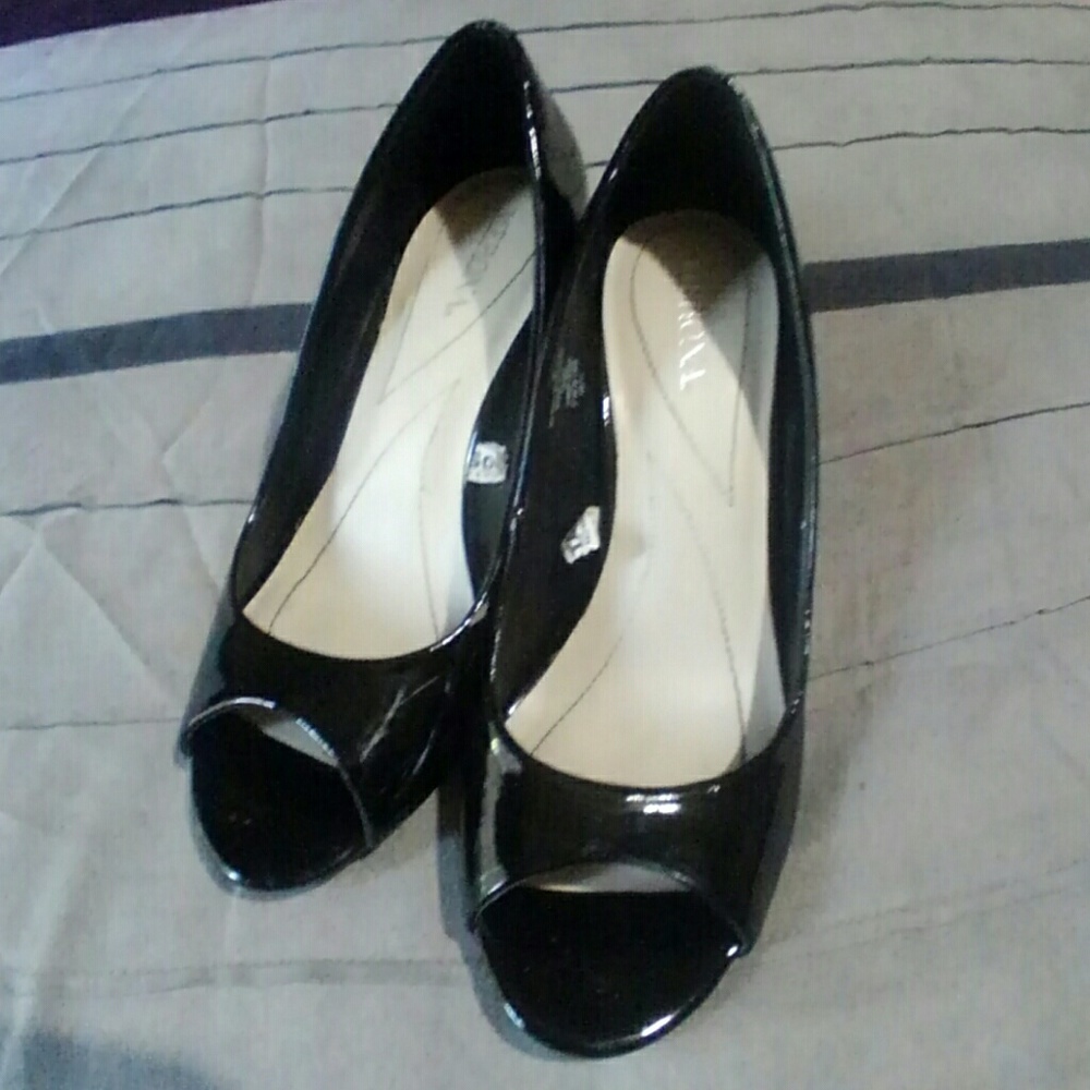 Merona Marita Black Wedge size 6
